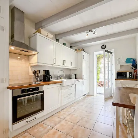 Charmante Maison Au Coeur Du Village De Сasa de vacaciones *