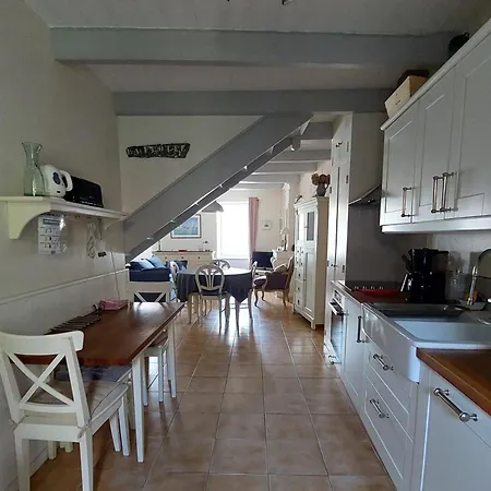 Charmante Maison Au Coeur Du Village De Сasa de vacaciones La Flotte
