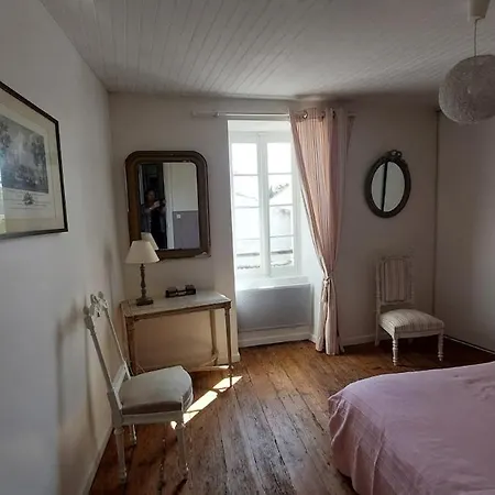 Charmante Maison Au Coeur Du Village De Сasa de vacaciones *