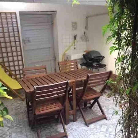 Charmante Maison Au Coeur Du Village De Сasa de vacaciones La Flotte